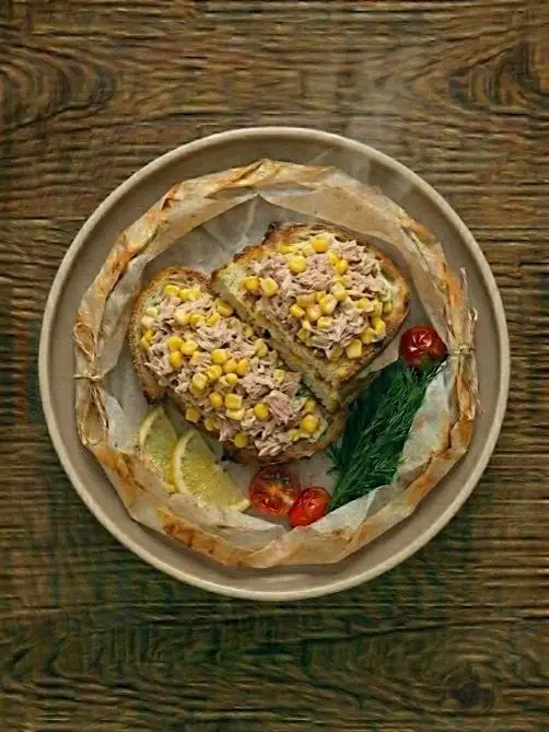 Sandwich de Atún con Maíz