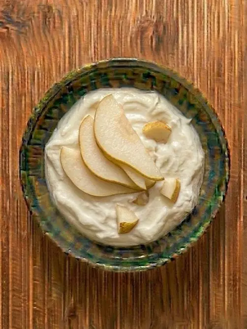 Yogur griego con pera