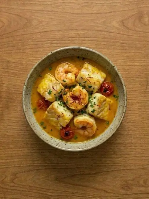 Rape al Horno con Gambas y Azafrán