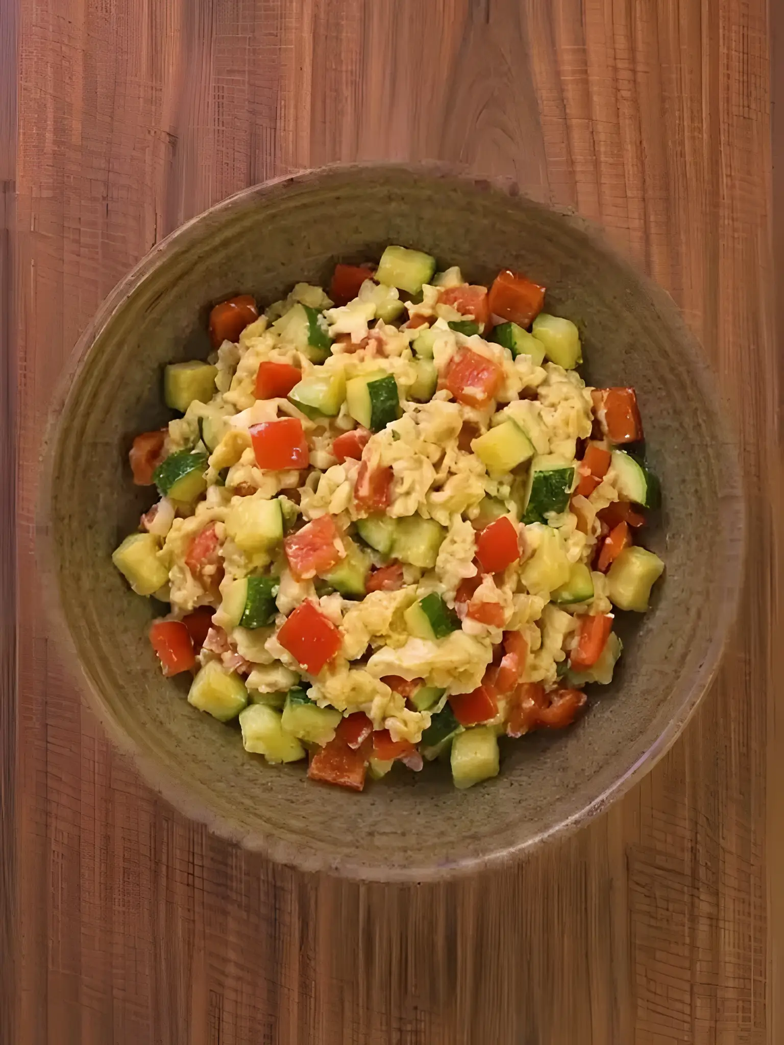 Huevos revueltos con pimiento y calabacín