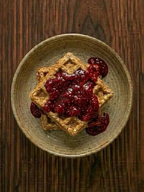 Gofres de avena con mermelada