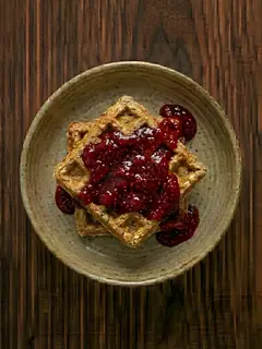 Gofres de avena con mermelada