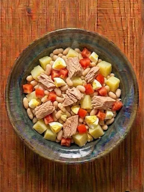 Ensalada templada de alubias, atún y patata