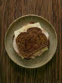 Tostada de centeno con pavo y queso