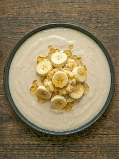Batido de leche, avena y plátano