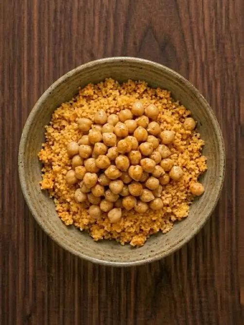 Cuscús especiado con garbanzos