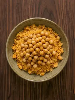 Cuscús especiado con garbanzos