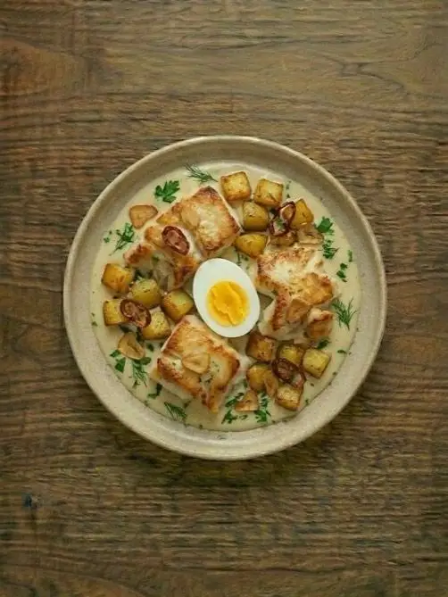 Bacalao con Patatas y Huevo Duro