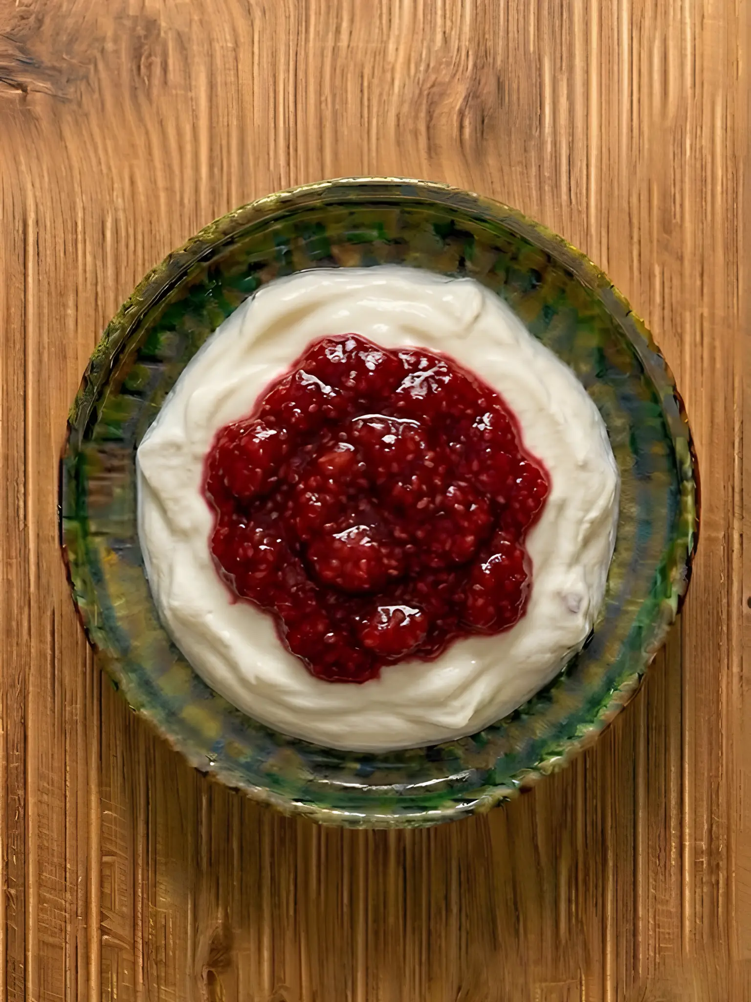 Yogur griego con mermelada