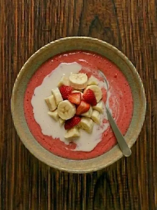 Batido de plátano y fresa con leche de avena