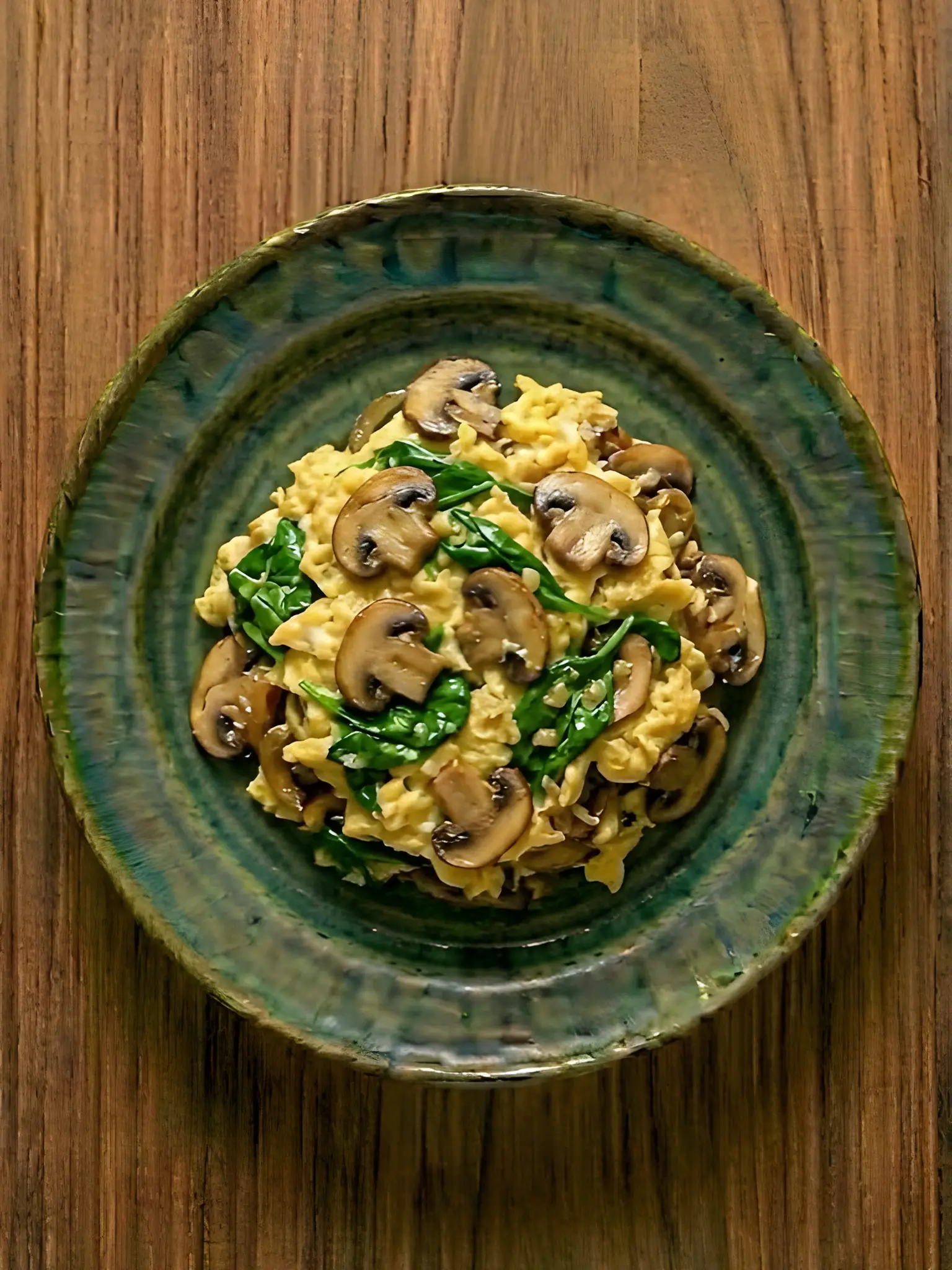Revuelto de espinacas y champiñones