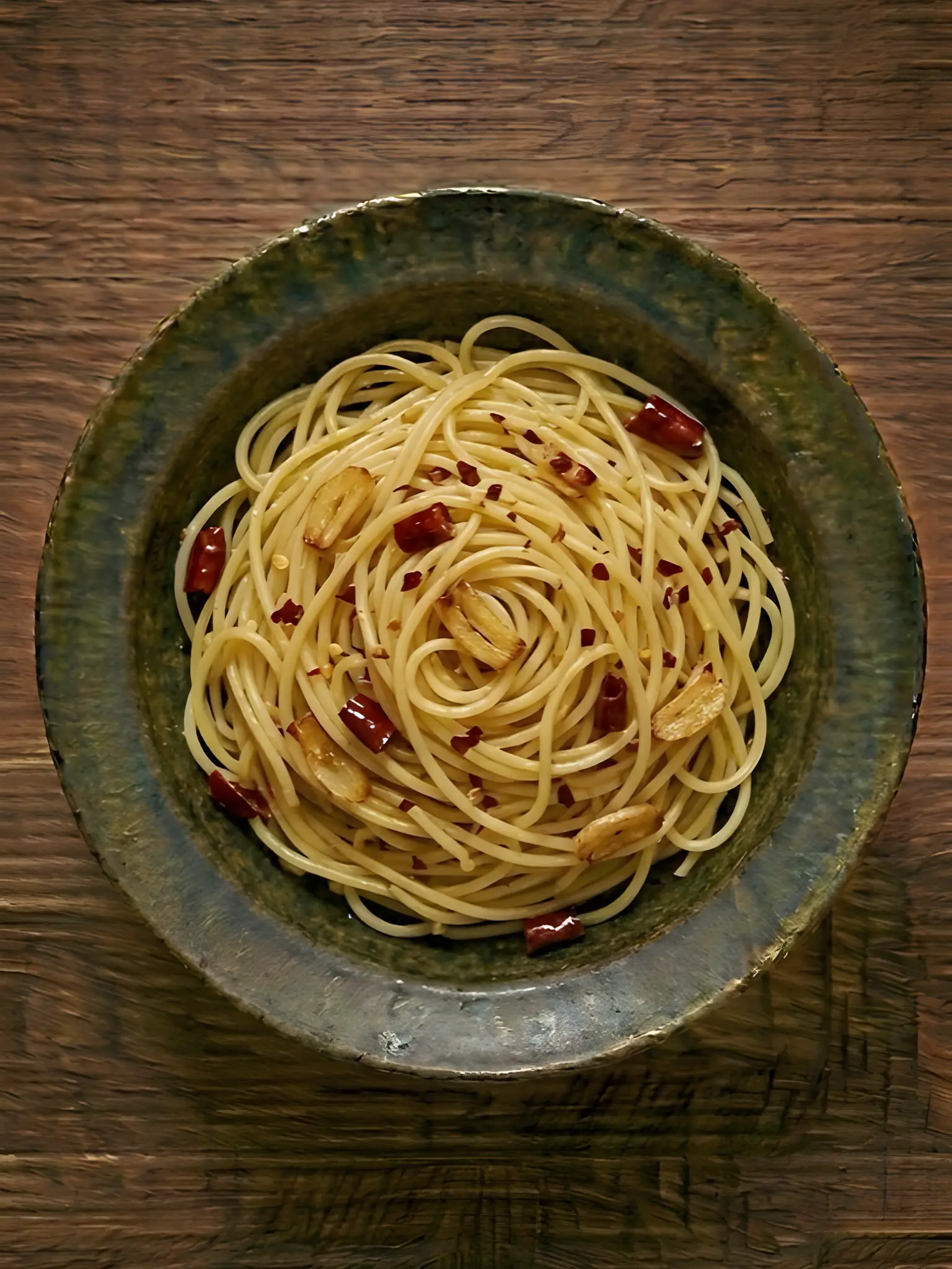 Espaguetis al ajillo con aceite y guindilla