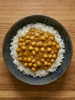 Arroz basmati con curry de garbanzos express