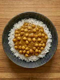 Arroz basmati con curry de garbanzos express