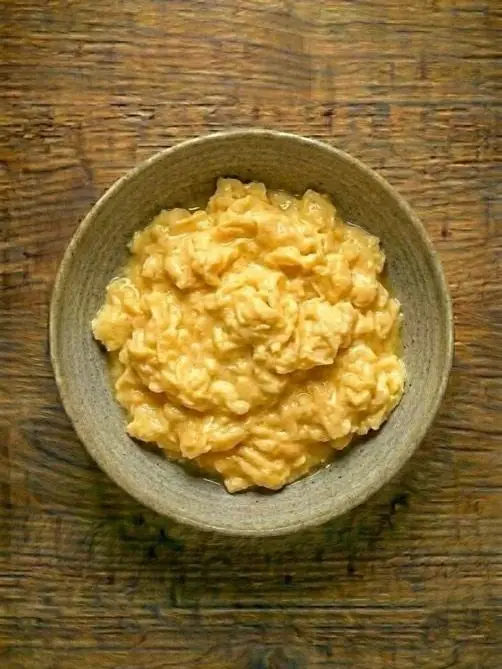 Huevos revueltos cremosos al microondas