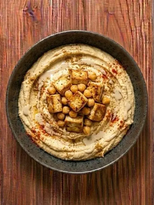 Hummus proteico casero con tofu