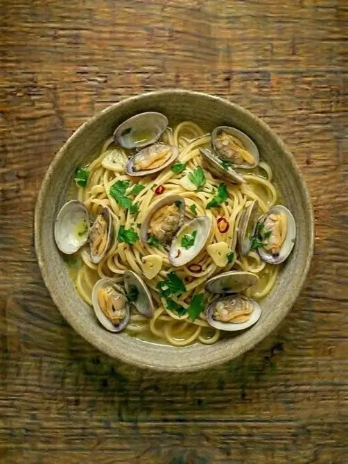 Pasta con Almejas al Estilo Vongole