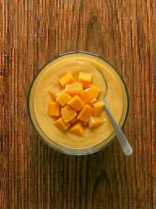 Batido de mango y naranja con leche