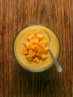 Batido de mango y naranja con leche