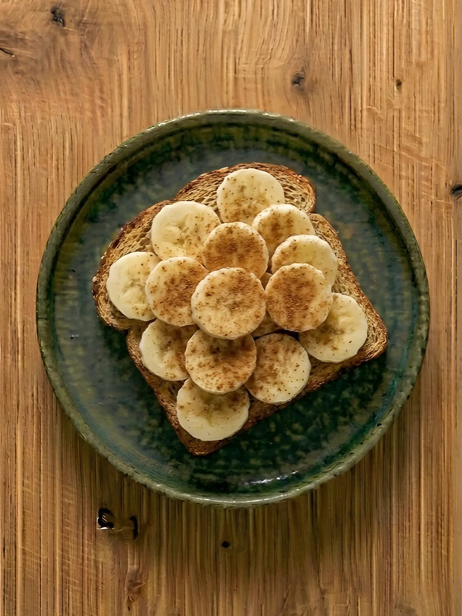 Tostada de pan integral con plátano y canela