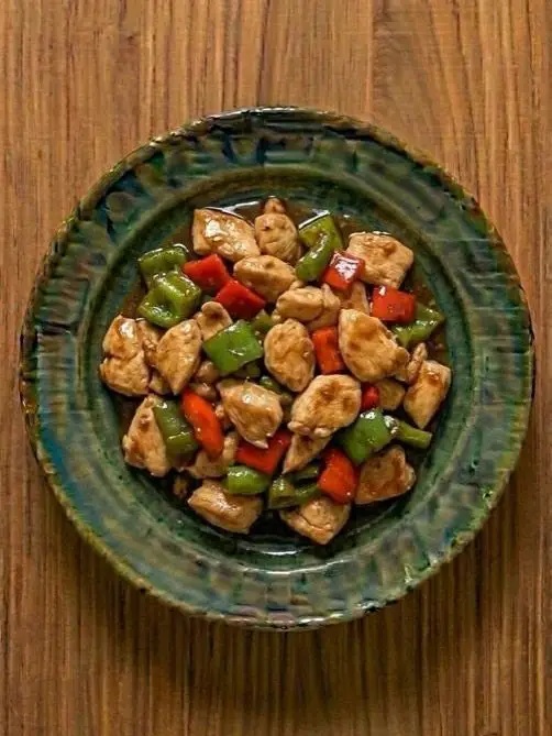 Wok de pollo con pimiento y soja