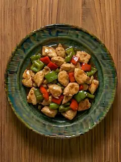 Wok de pollo con pimiento y soja