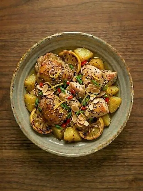 Pollo al horno con patatas y limón