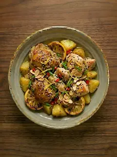 Pollo al horno con patatas y limón