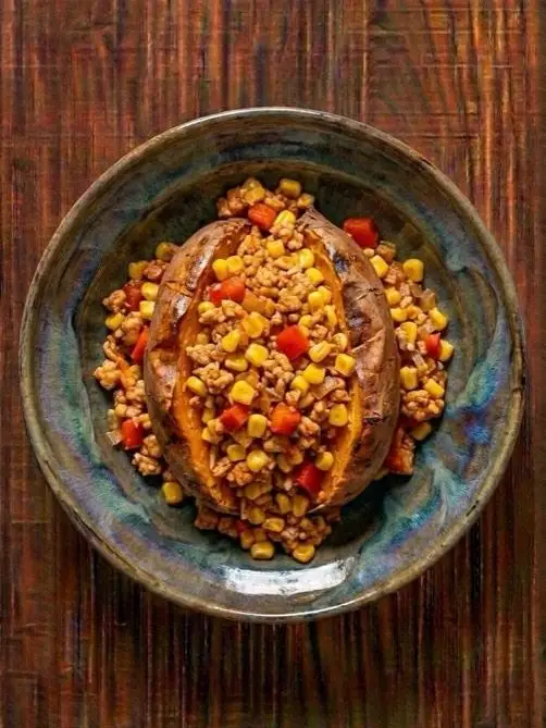 Boniato al horno con pavo picado y pimiento
