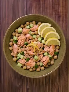 Ensalada de garbanzos con salmón de lata