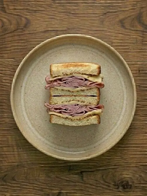 Sandwich Mixto de Jamón y Queso