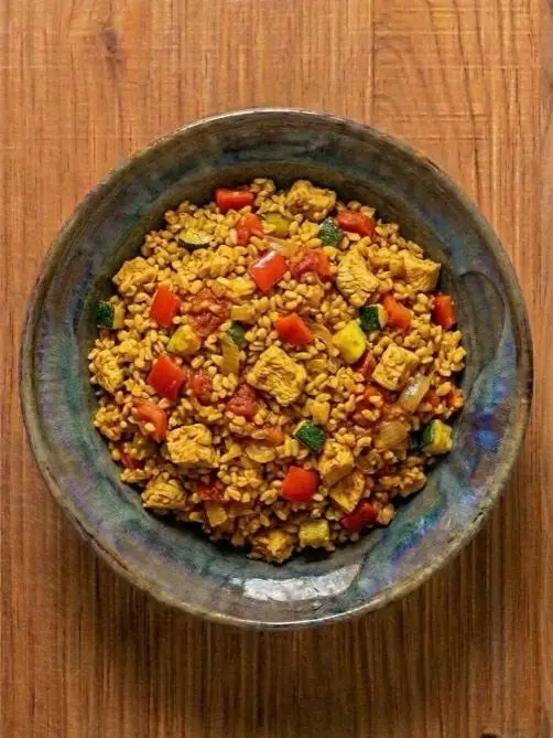 Bulgur con pavo y verduras al curry