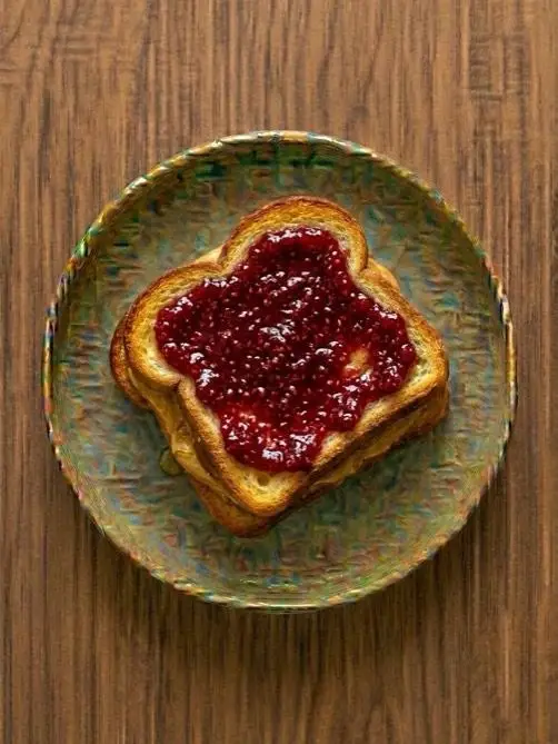 Tostada de pan brioche con mermelada de frambuesa