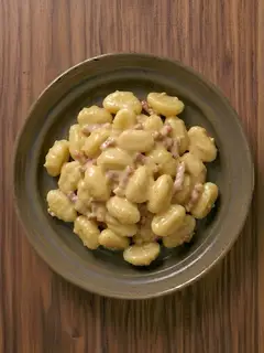 Gnocchi a la carbonara