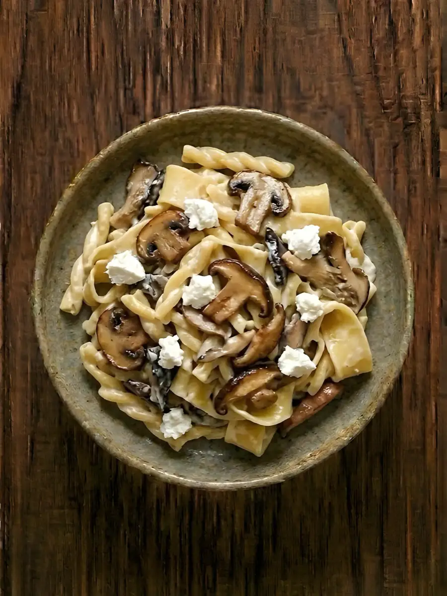 Foto de Pasta cremosa con champiñones y queso de cabra