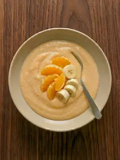 Batido de naranja y plátano con leche de avena