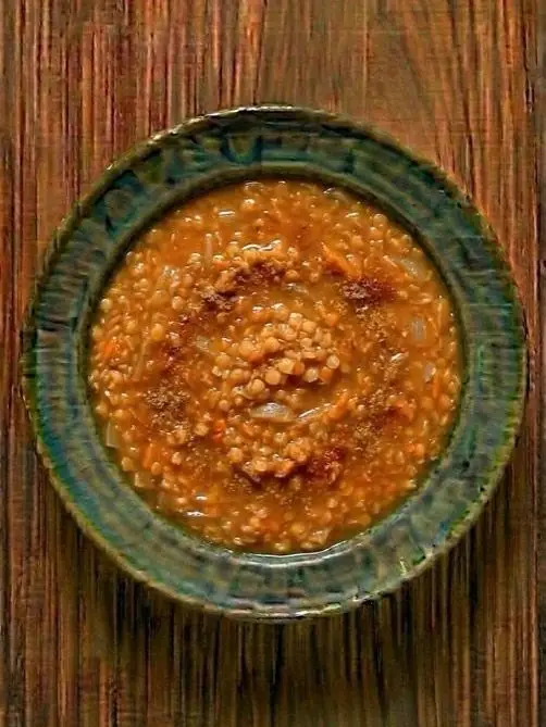 Sopa de lentejas rojas con comino
