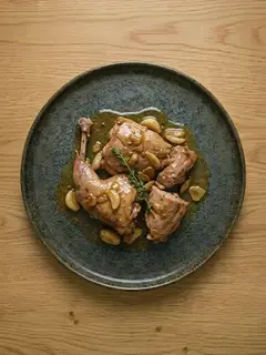 Conejo al Ajillo