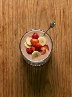 Batido de fresa y plátano con yogur