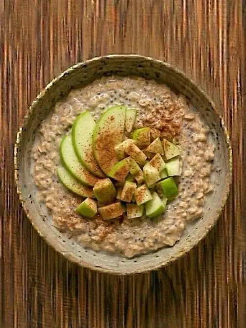 Avena remojada (overnight oats) con manzana y canela