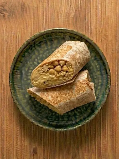 Wrap de hummus y garbanzos