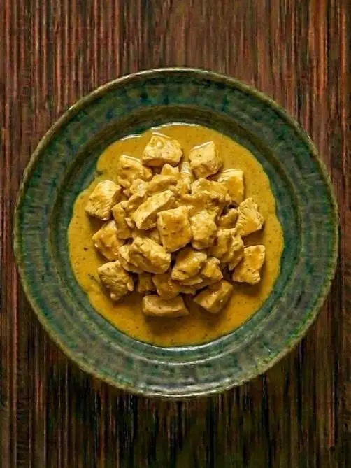 Pollo al curry rapido con leche de coco