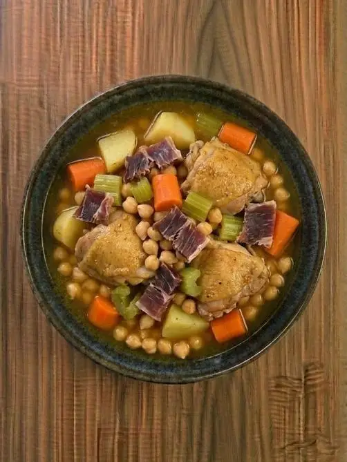 Cocido con garbanzos y verduras