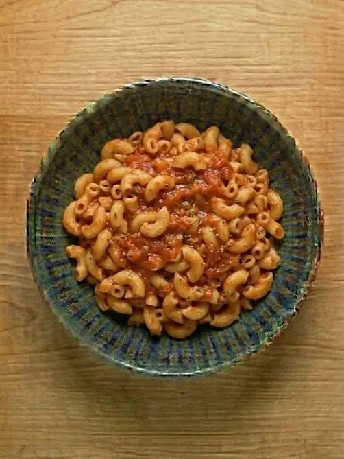 Macarrones al microondas con tomate