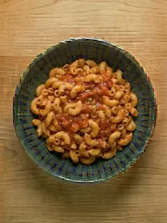 Macarrones al microondas con tomate