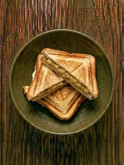 Sándwich de plátano y crema de cacahuete a la plancha