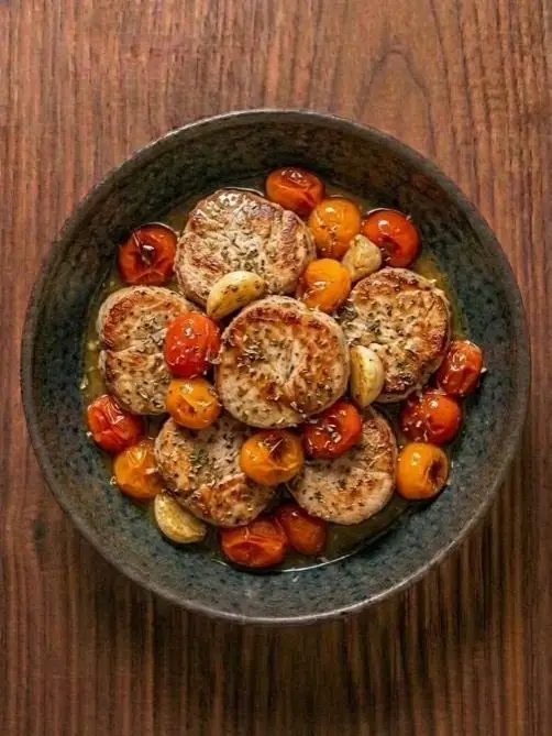 Medallones de pavo con tomate cherry