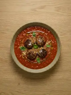 Albóndigas en salsa de tomate casera