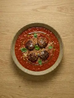 Albóndigas en salsa de tomate casera