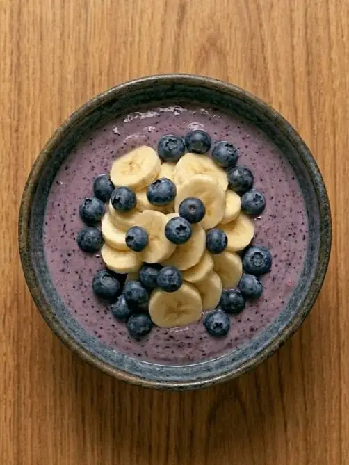 Batido de arándanos y plátano con leche de avena